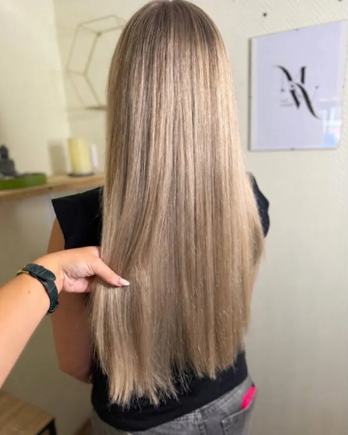 Détail balayage blond sur longueurs lisses, Coiff Evolution à Saint-Pol-sur-Mer